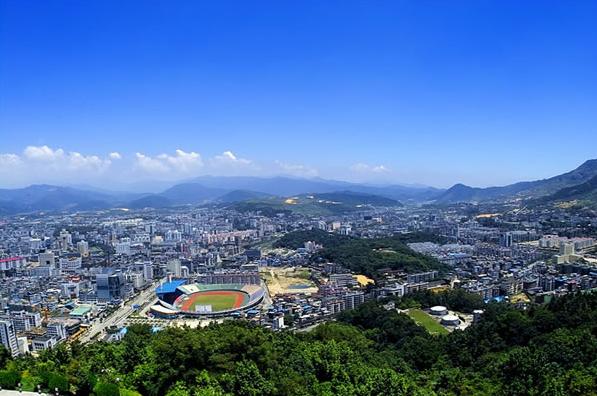 龍巖經濟技術開發(fā)區(qū)：打好產業(yè)轉型升級“創(chuàng)新牌”